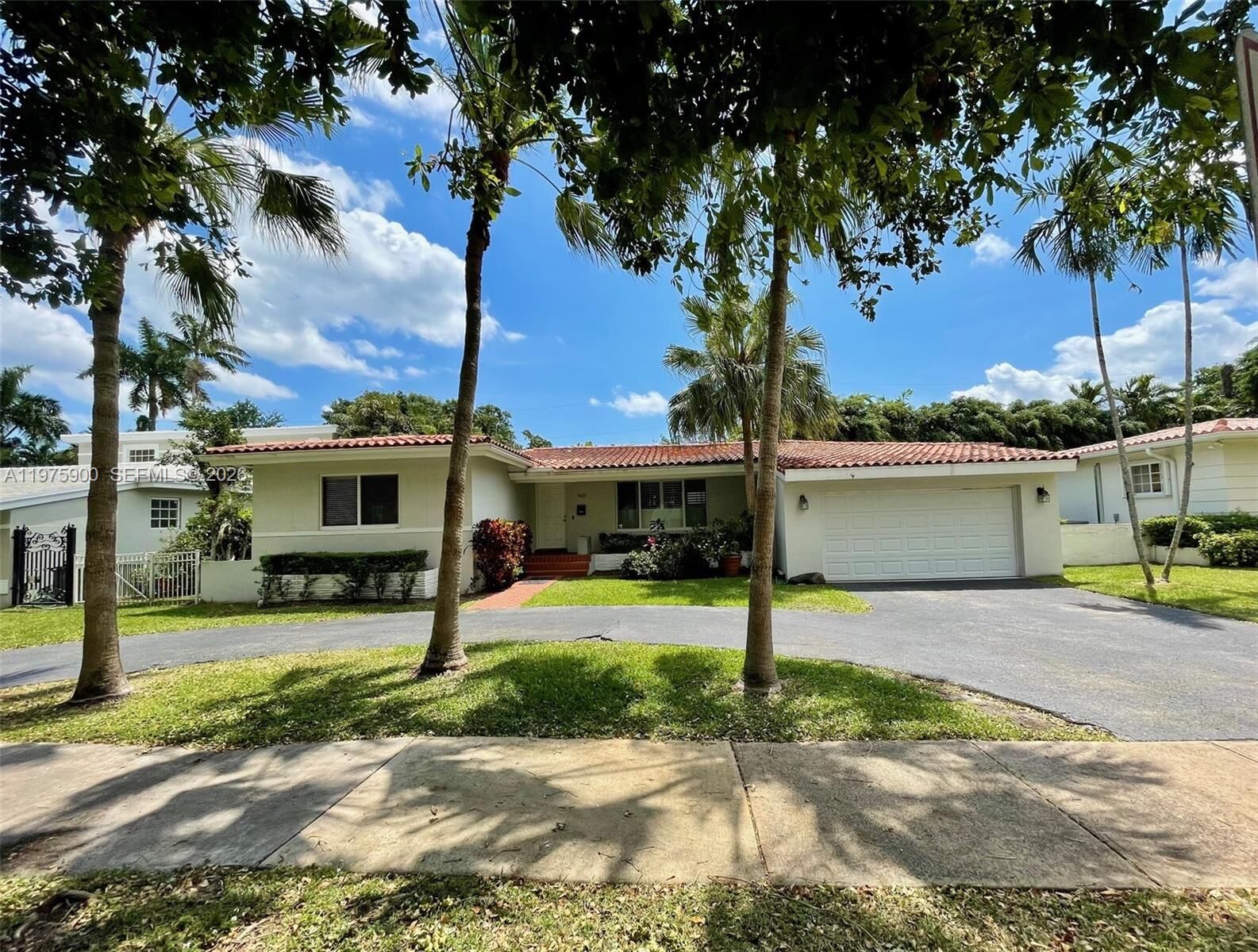 Property Photo: 1420 Baracoa Ave FL 33146