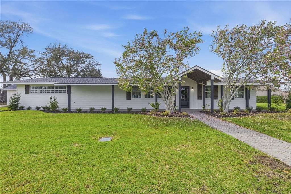 Property Photo:  602 Lockwood Court  LA 70605 