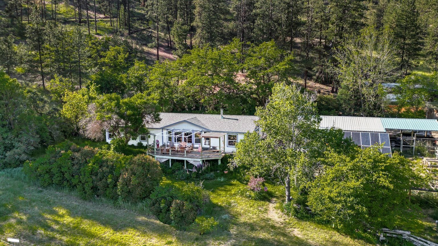 Property Photo: 32965 Hawk Creek Ranch Rd N WA 99122