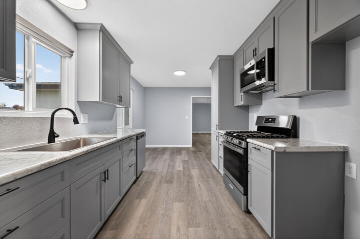 Property Photo:  5788 S Cherry Avenue  CA 93706 