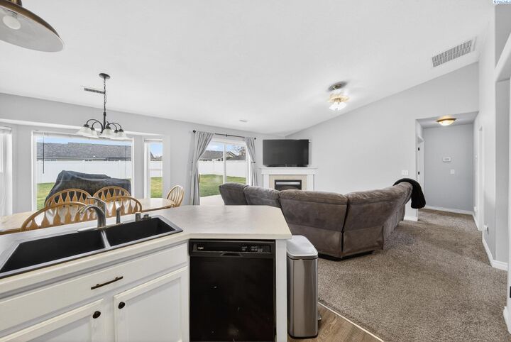 Property Photo: 8117 Kootenay Ct WA 99301