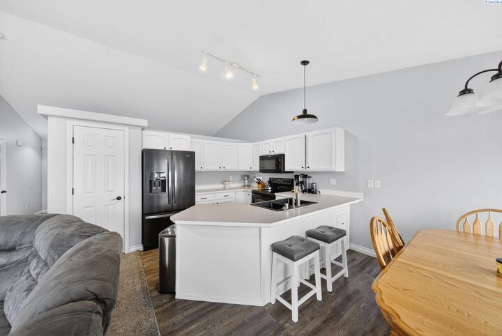 Property Photo:  8117 Kootenay Ct  WA 99301 