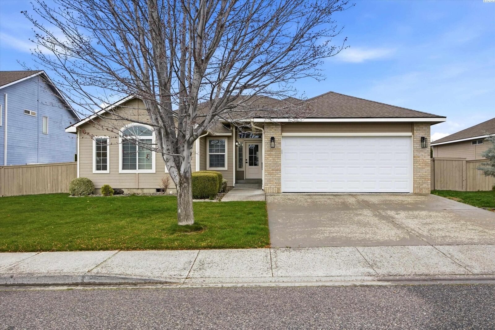 Property Photo:  1207 S Jefferson Street  WA 99338 