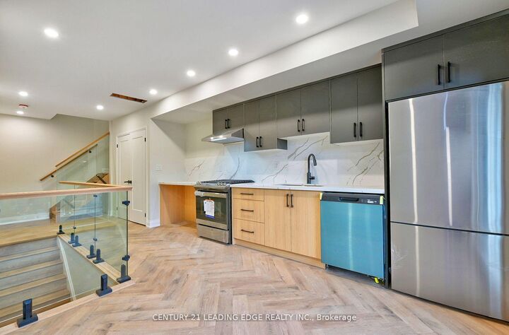 Photo de la propriété:  53 Boon Avenue Unit #2  ON M6E 3Z2 