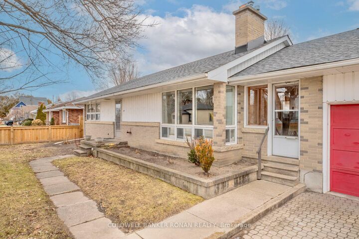 Property Photo:  215 Albert Street W  ON L9R 1B6 