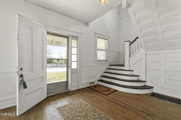 Property Photo: 301 South Irish Street TN 37743