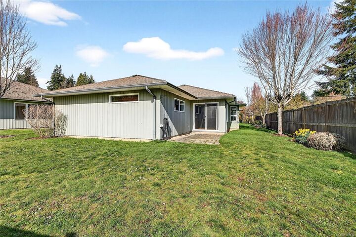 Property Photo: 235 Park Dr #6 BC V8K 2R6