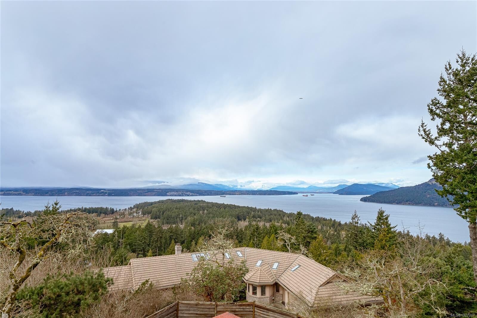 Property Photo:  1126 Highview Pl  BC V8L 5J9 