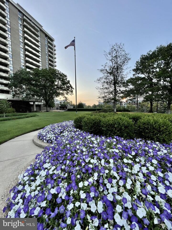 Property Photo: 1800 Old Meadow Road 1520 VA 22102