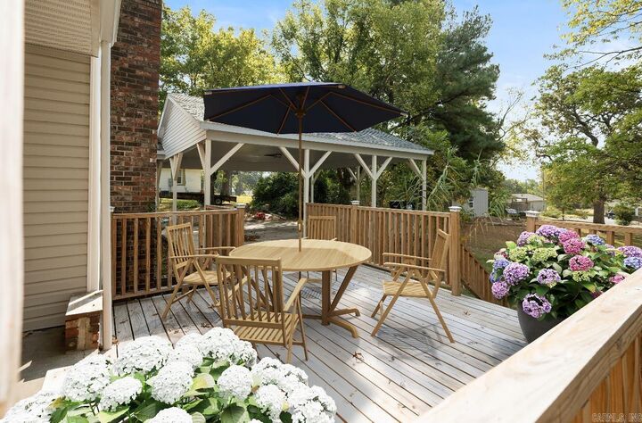 Property Photo:  415 W Pine Street  AR 72455 