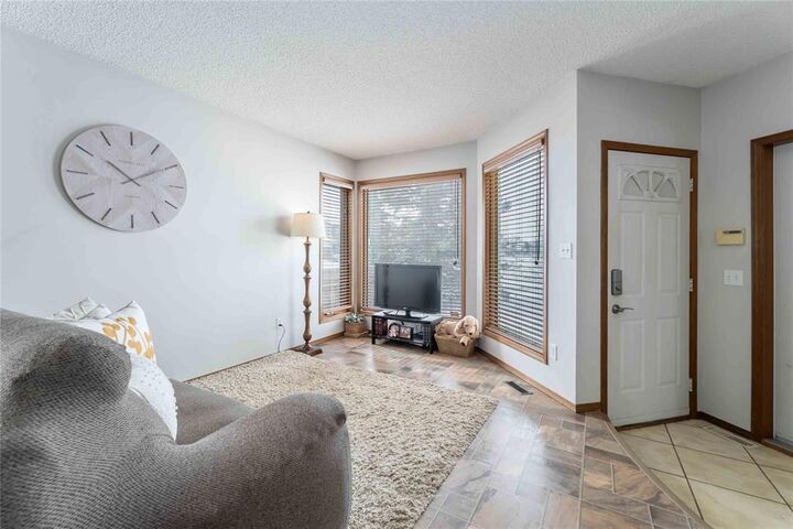 Photo de la propriété:  3 Tolcross Gate  MB R3Y 1M2 