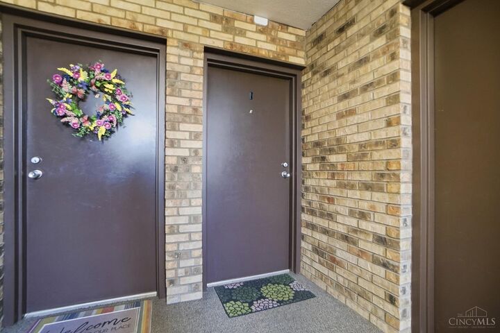 Property Photo:  7216 Creekview Drive  OH 45247 