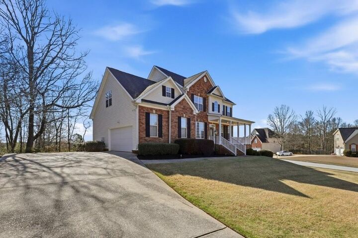 Property Photo:  3302 Thornecreek Drive  GA 30135 