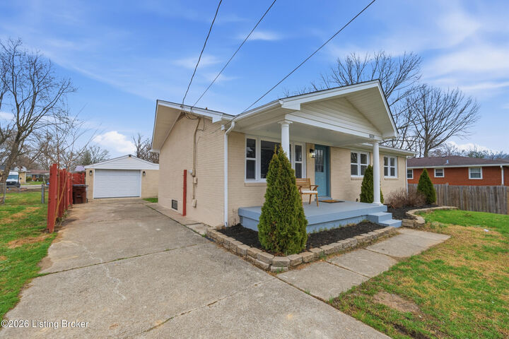 Property Photo:  5009 Paramount Dr  KY 40258 