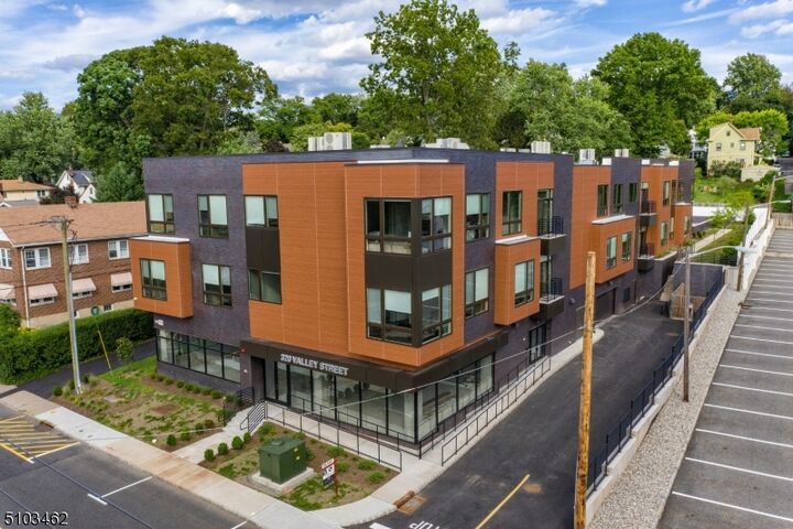 Property Photo:  320 Valley St 308  NJ 07079 