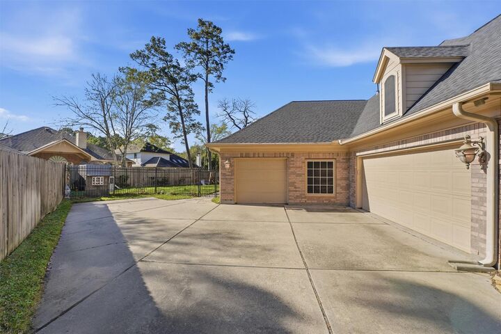 Property Photo: 7303 Texas Laurel Loop TX 77346