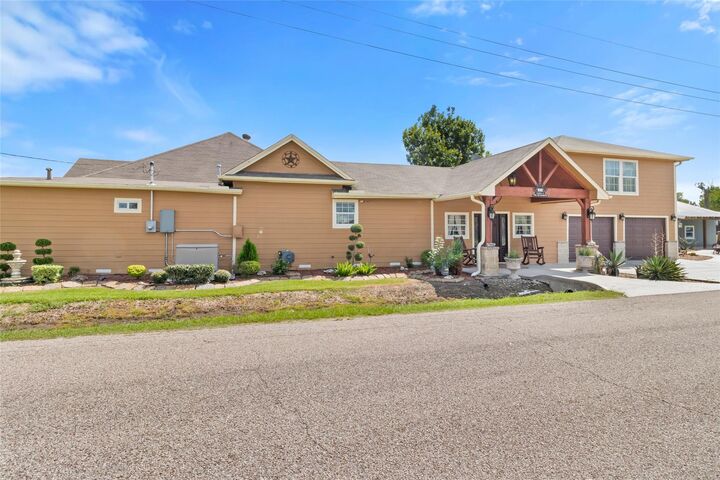 Property Photo:  9203 Avenue G  TX 77577 