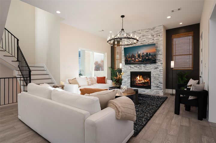 Property Photo: 911 Thompson Street TX 77007