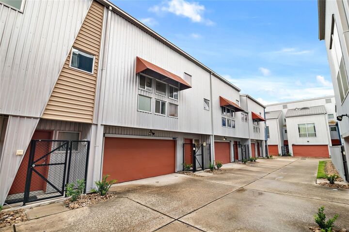 Property Photo:  2605 Calumet Street 34  TX 77004 