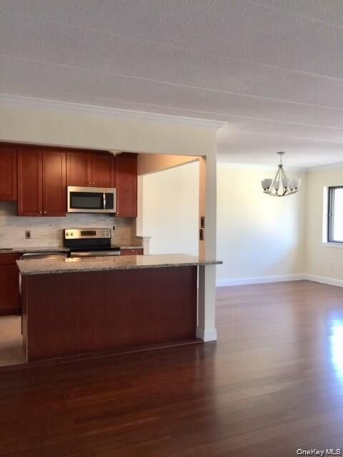 Property Photo:  30 Greenridge Avenue 4D  NY 10605 