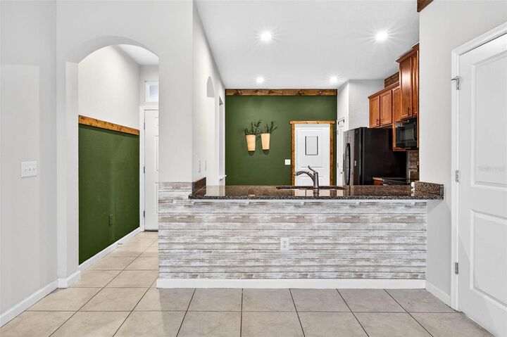 Property Photo:  2140 Laceflower Drive  FL 33510 