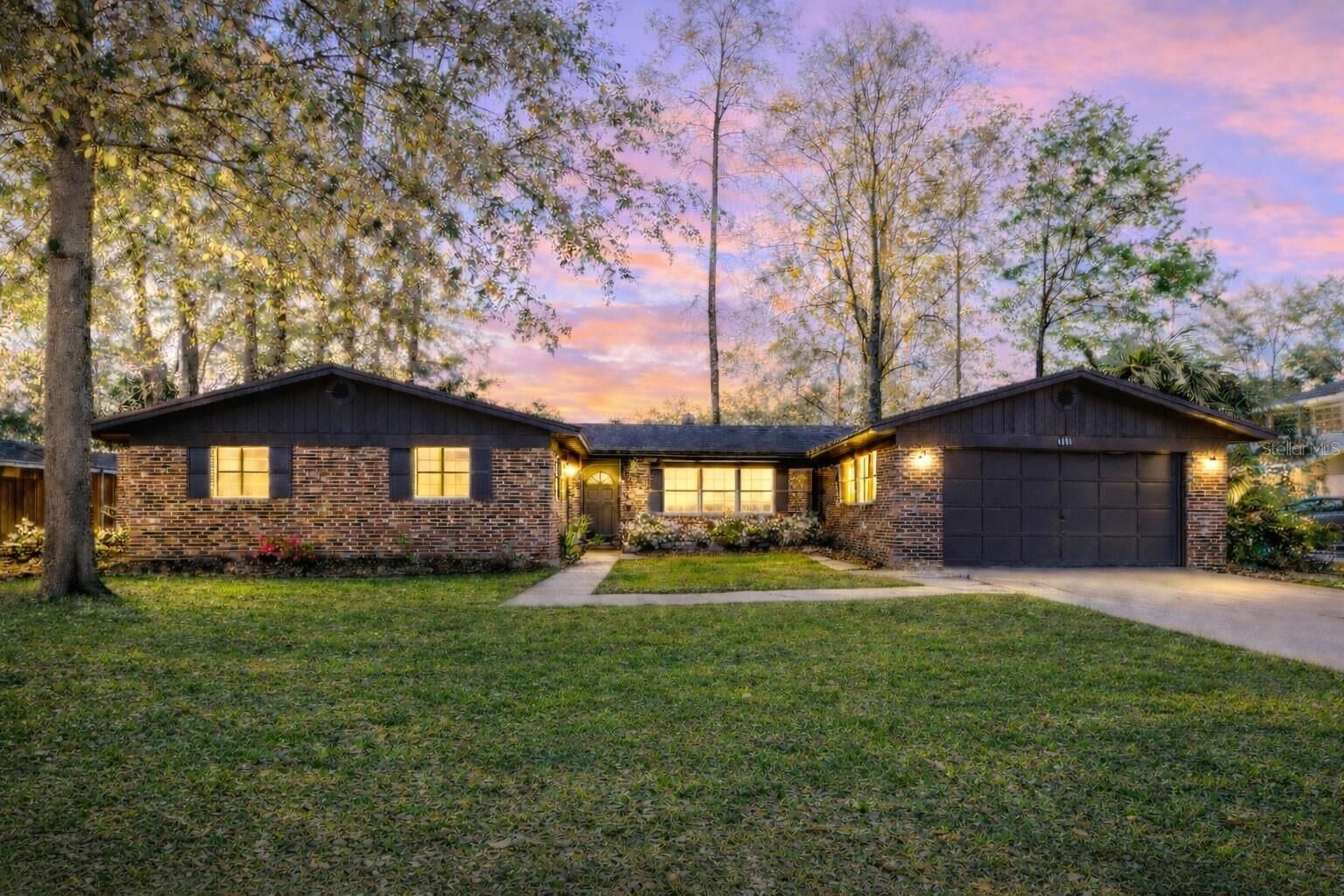 Property Photo: 4821 NW 16th Place FL 32605