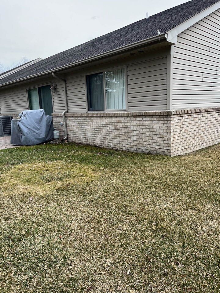 Property Photo:  16123 Blue Spruce Drive  MI 48035 