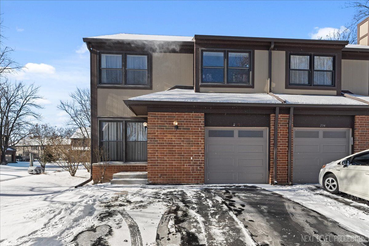Property Photo:  292 Shadowbend Drive 292  IL 60090 