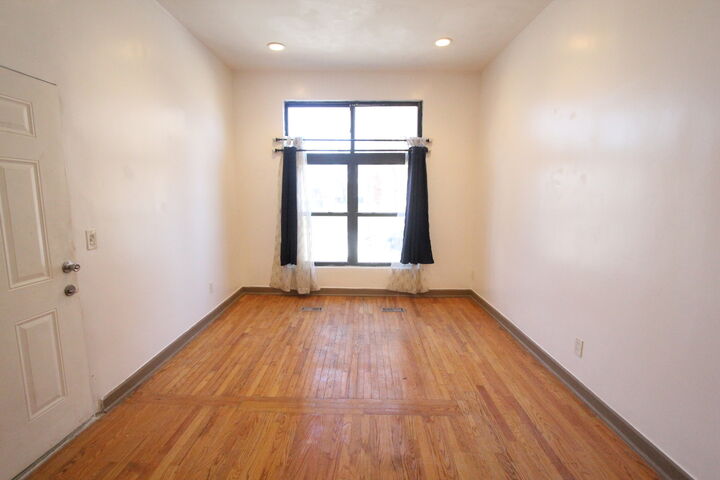 Property Photo:  2457 W Adams Street  IL 60612 
