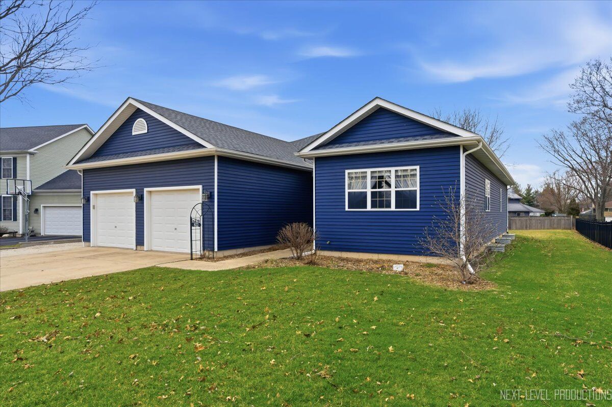 Property Photo:  822 Hamlet Street  IL 60510 