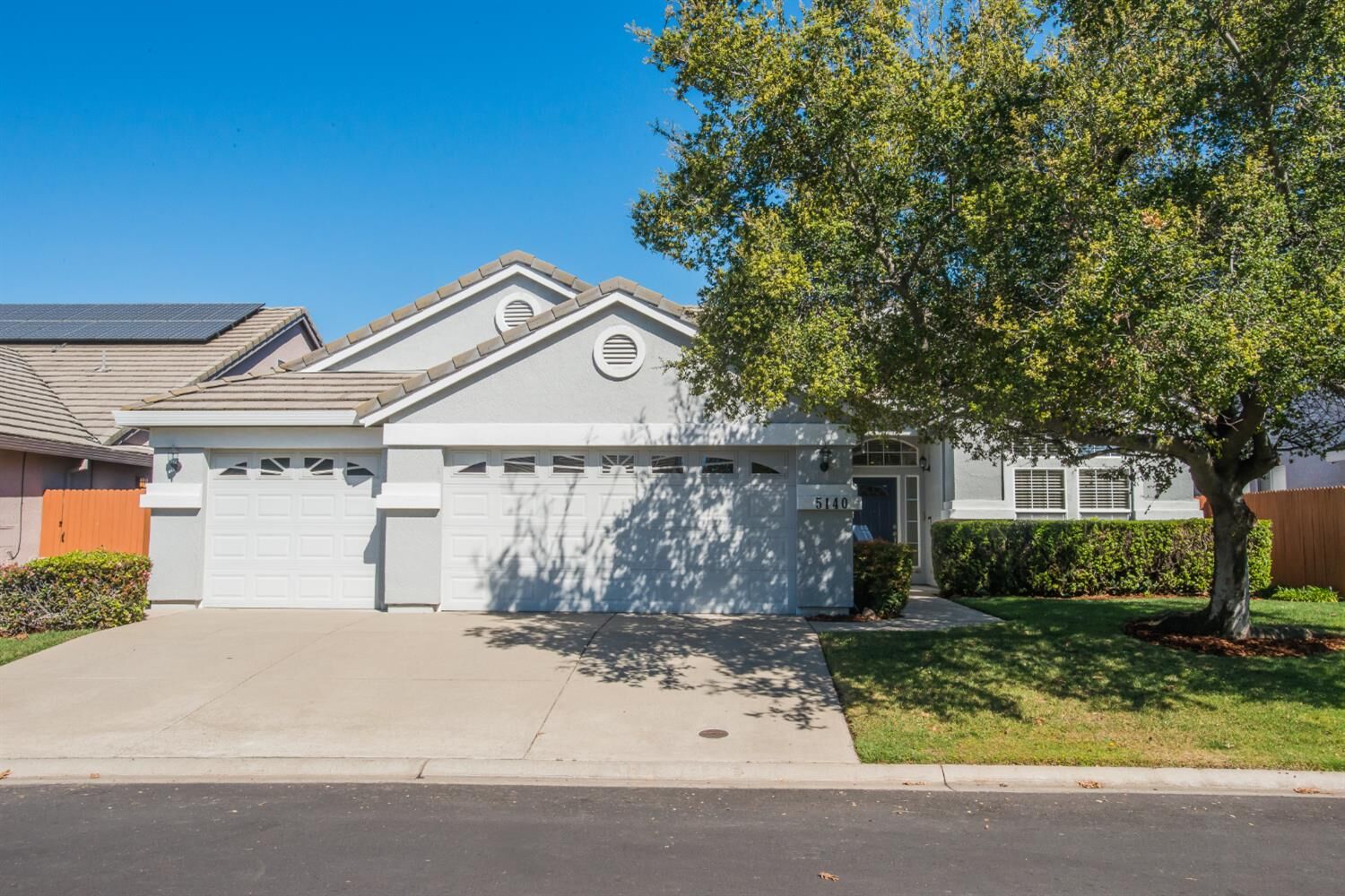Property Photo:  5140 Whisper Oaks Lane  CA 95608 