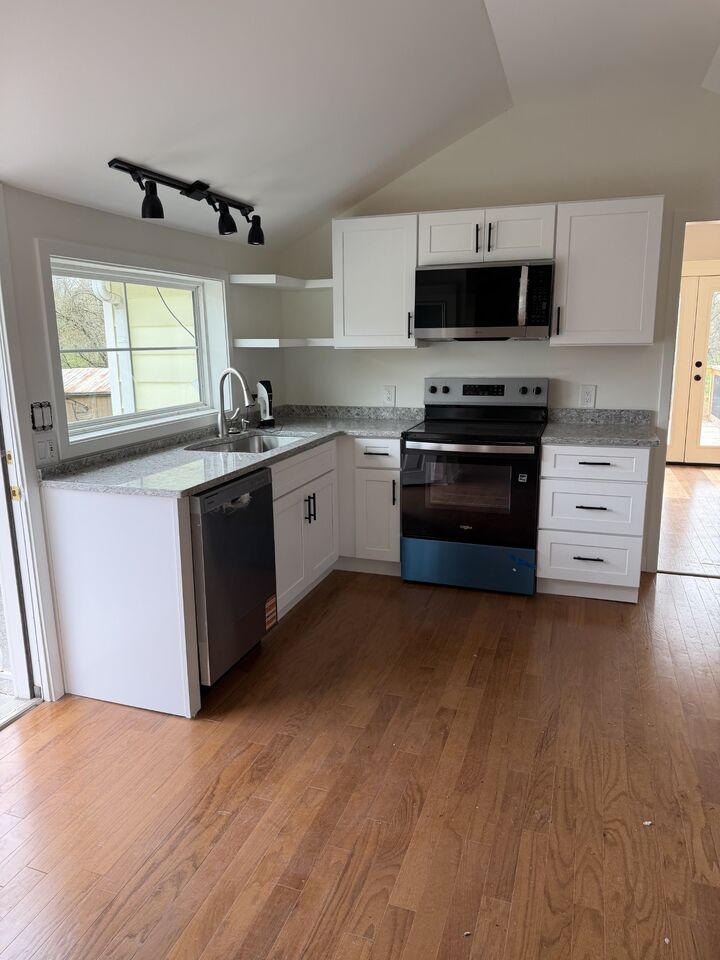 Property Photo:  124 Ray Ave  TN 37138 