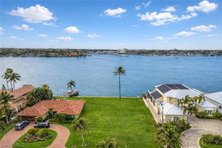 Property Photo:  1535 Dolphin Lane  FL 34102 