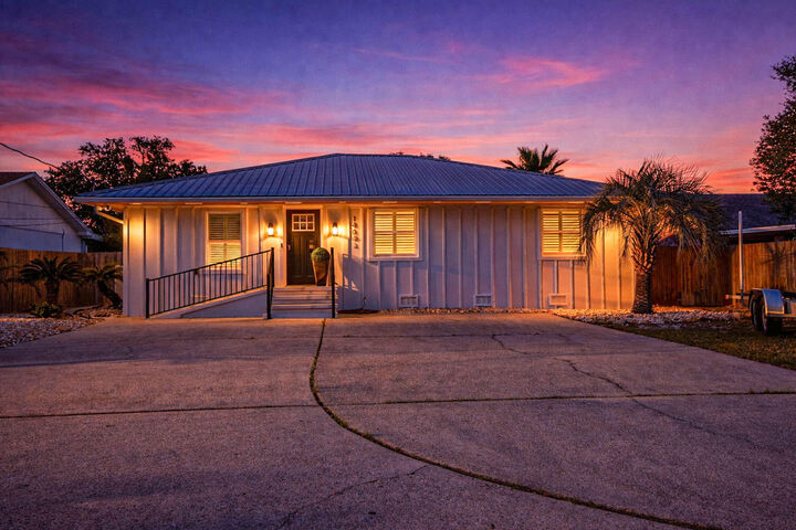 Property Photo: 14032 Waterview Drive FL 32507