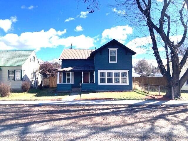 Property Photo:  435 S Maple St  WA 99114 