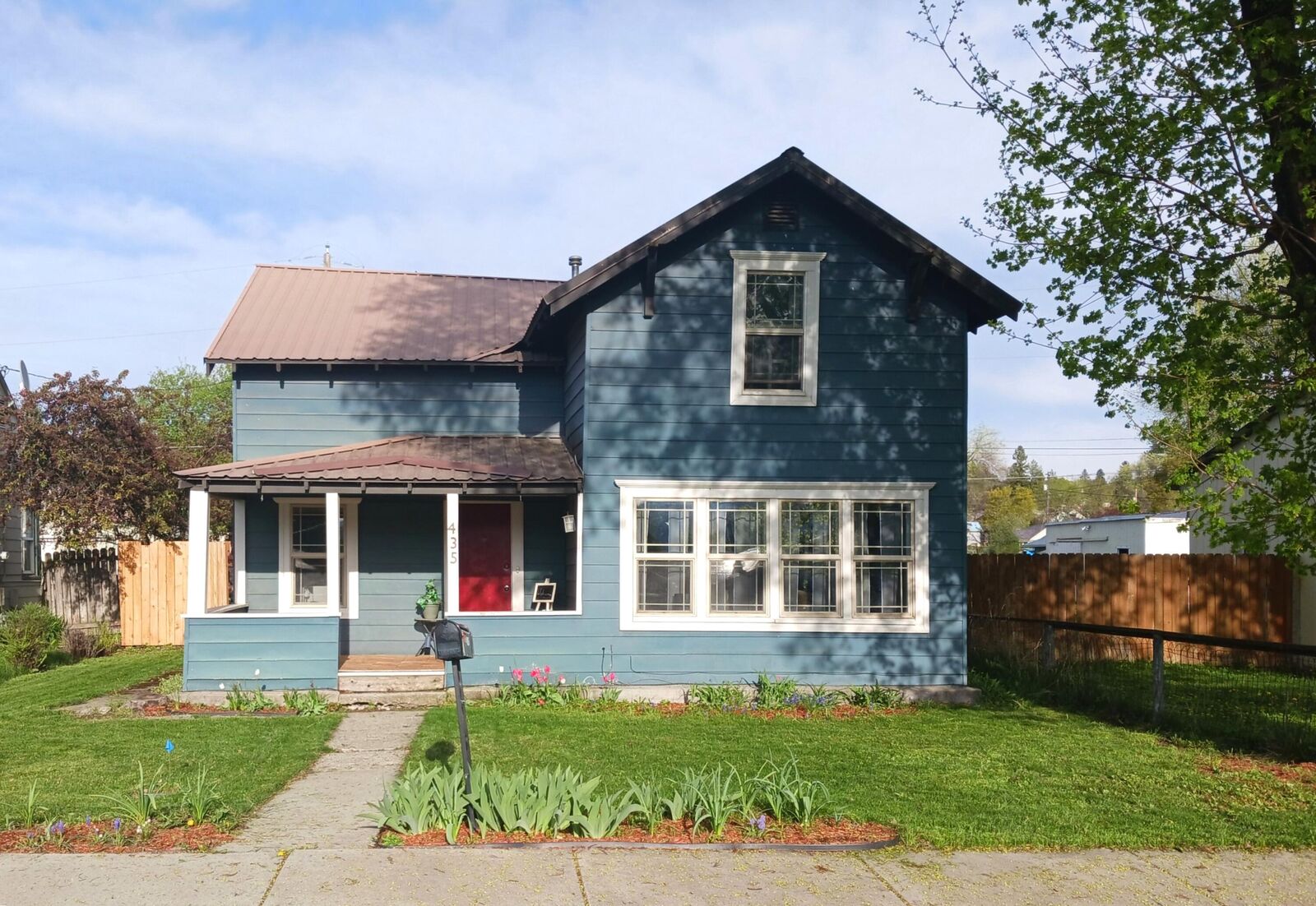 Property Photo:  435 S Maple St  WA 99114 