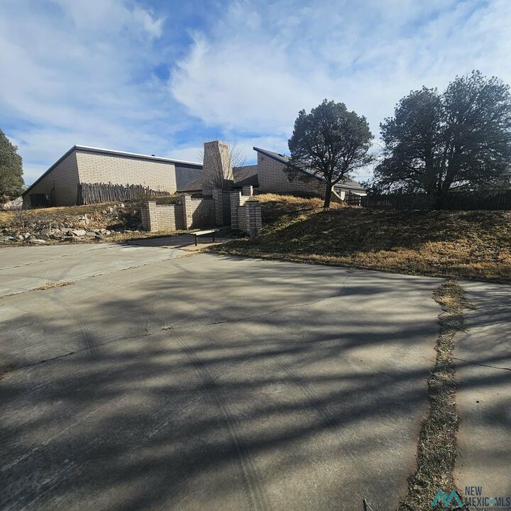 Property Photo:  121 Remuda Dr  NM 88101 