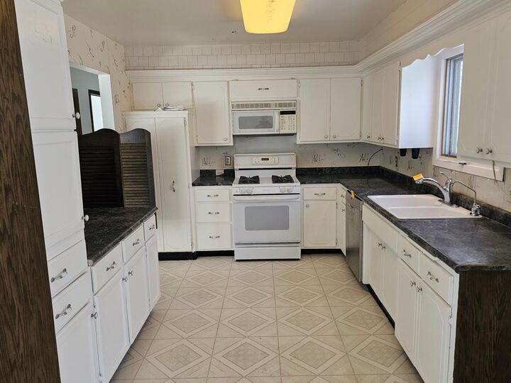 Property Photo: 9211 168th Avenue NE MN 55025