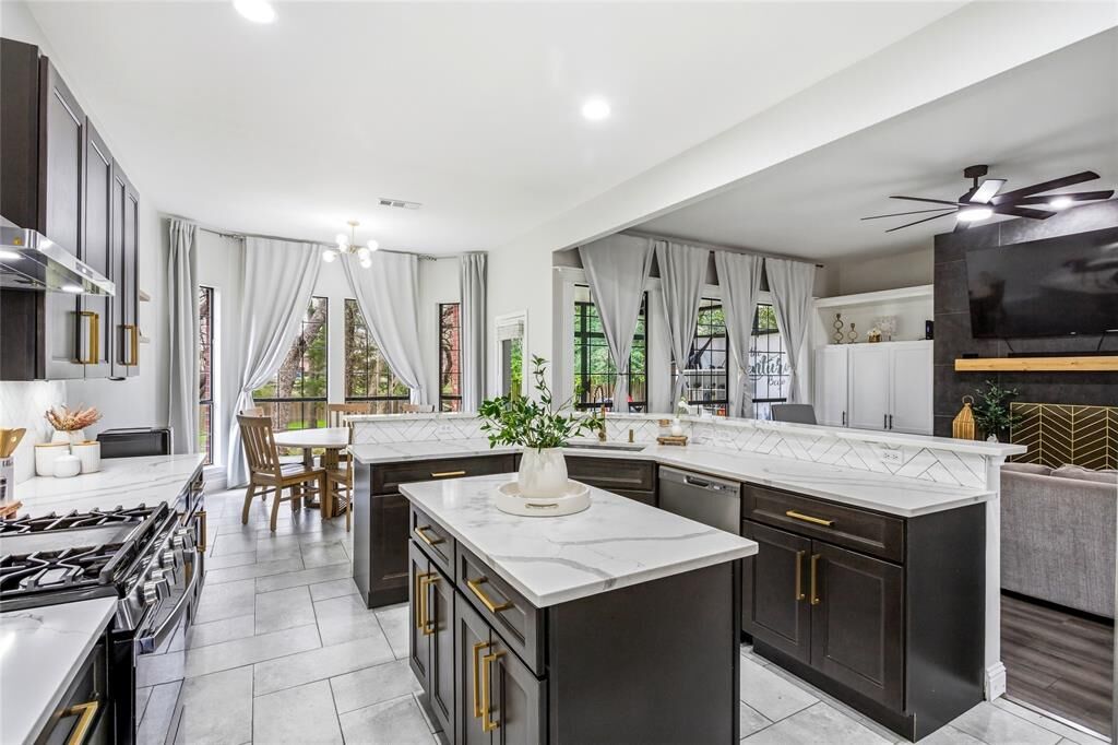 Property Photo:  822 Longmeadow Court  TX 75115 