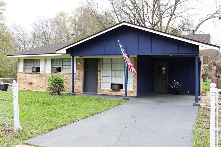Property Photo:  1818 Perrin Street  LA 71101 