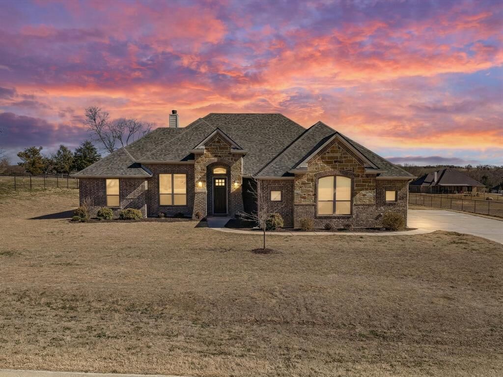 Property Photo:  431 Tristin Lane  TX 75167 
