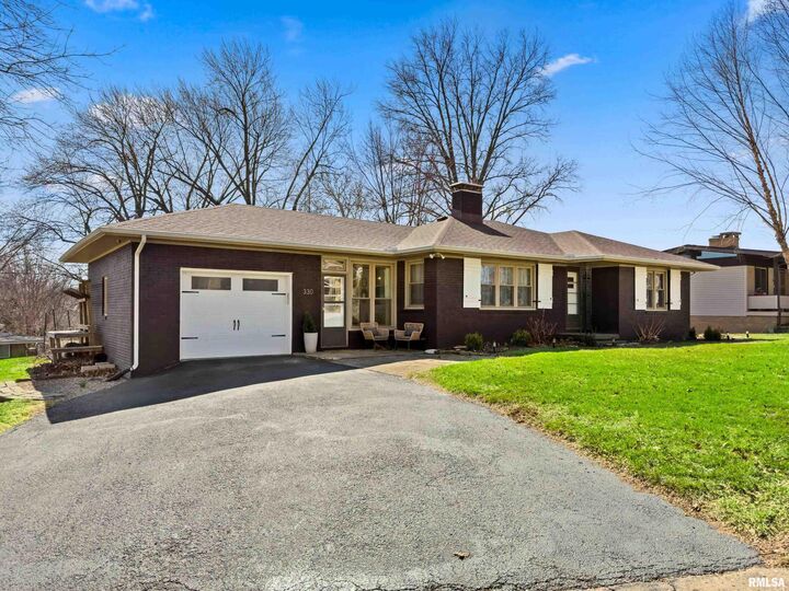 Property Photo: 330 N Sycamore Terrace IL 61520