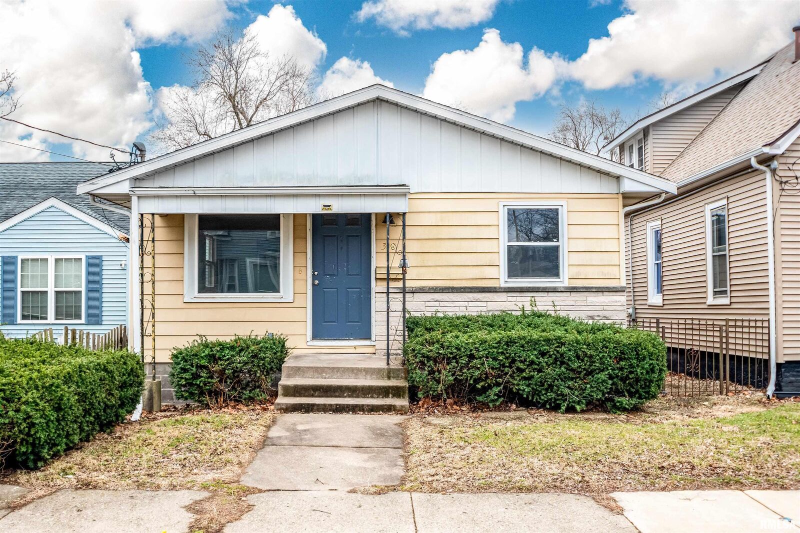 Property Photo:  308 E Corrington Avenue  IL 61603 