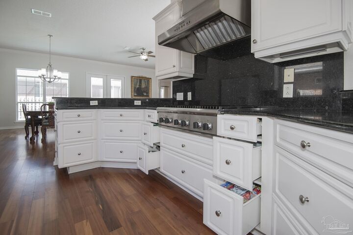 Property Photo: 1200 Autumn Breeze Cir FL 32563