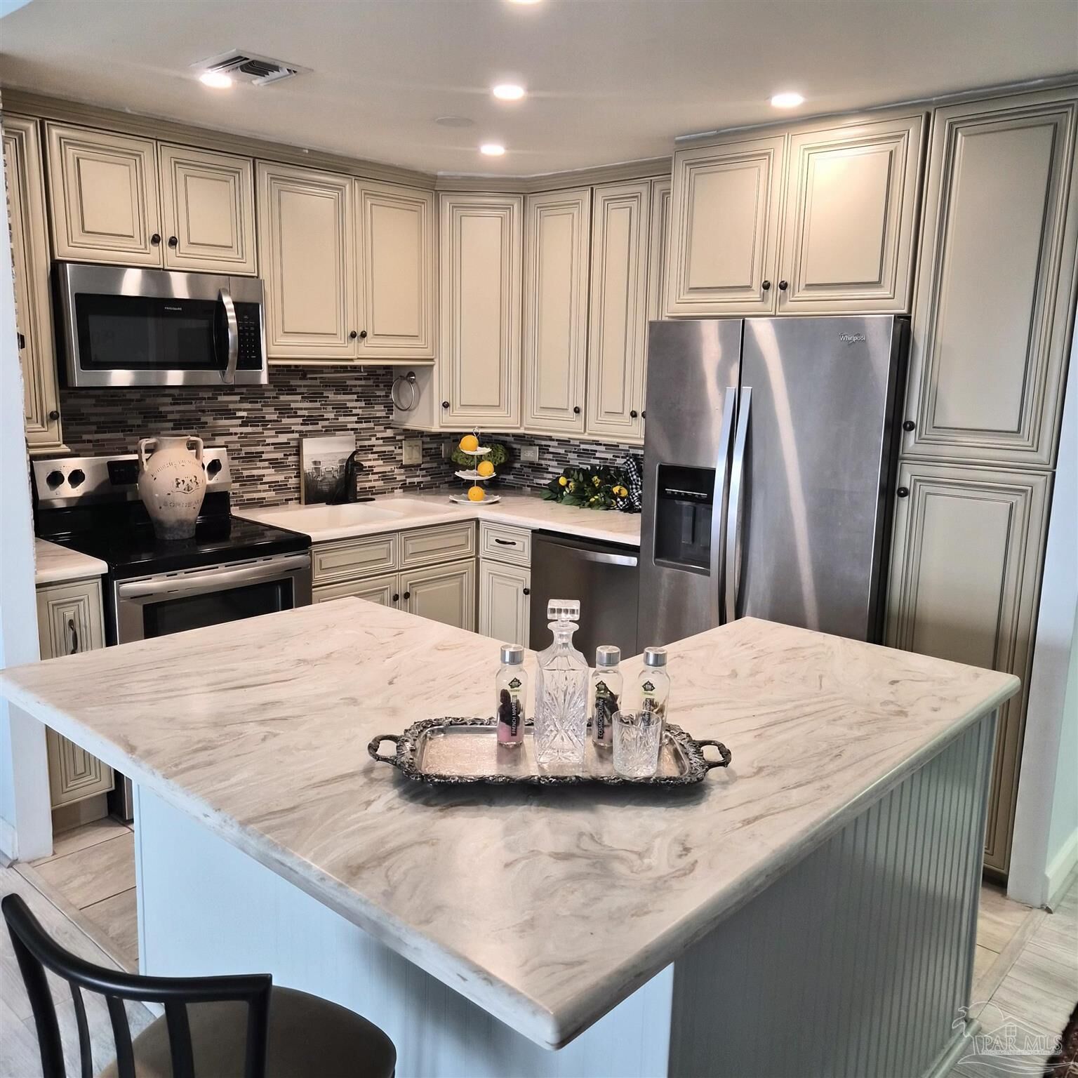 Property Photo:  825 Bayshore Dr 808  FL 32507 