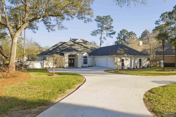 Property Photo: 5052 Roland Rd FL 32571