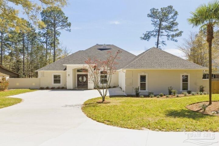 Property Photo: 5052 Roland Rd FL 32571