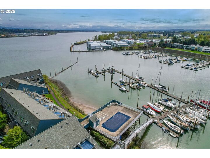 Property Photo:  198 N Hayden Bay Dr  OR 97217 