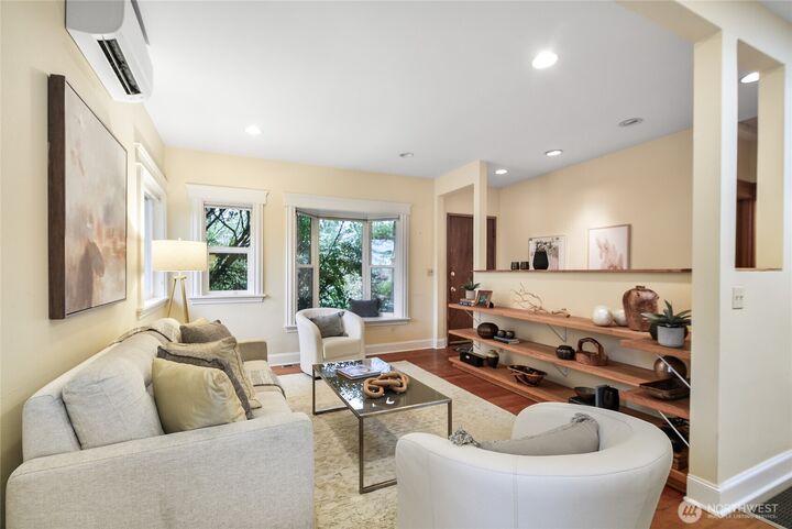 Property Photo: 932 21st Avenue WA 98122