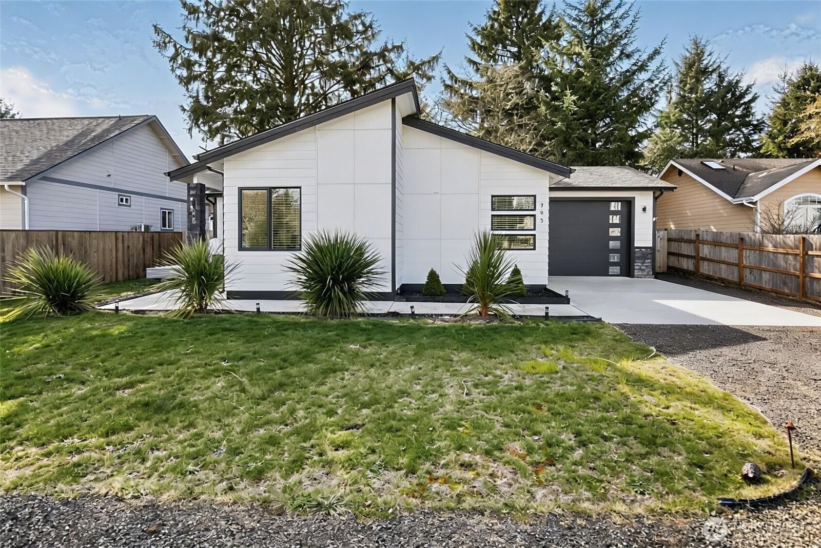 Property Photo:  793  Island Circle SE  WA 98569 